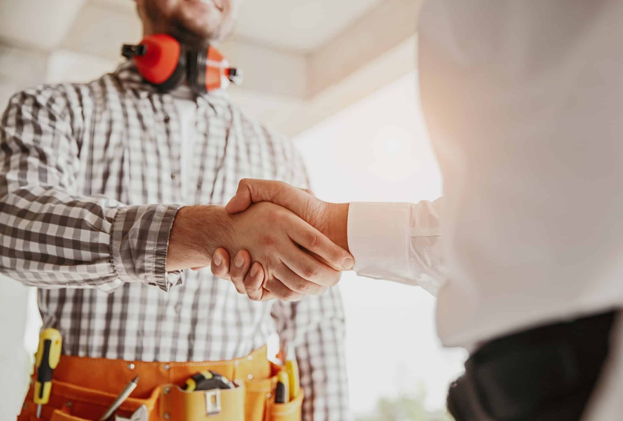 Contractor shaking hands with avid DIYer