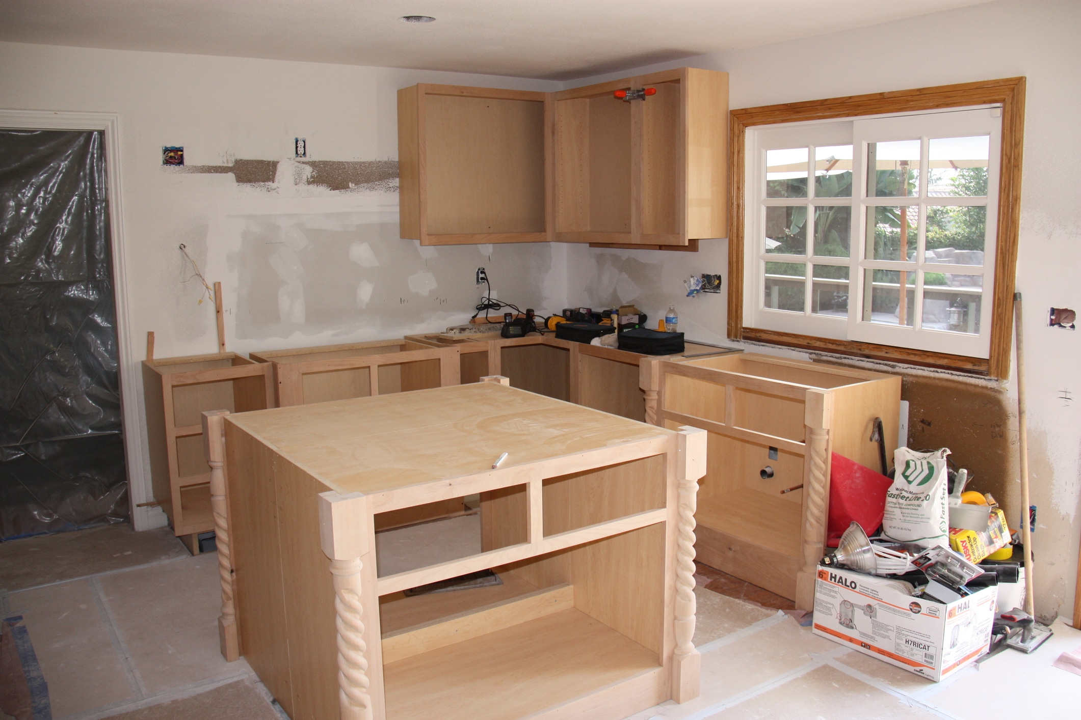 decide on the scope of the kitchen renovation project before hiring