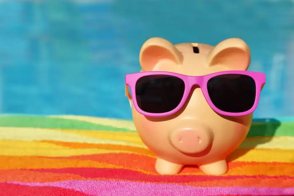 Piggy with sunglasses in front of swimming pool